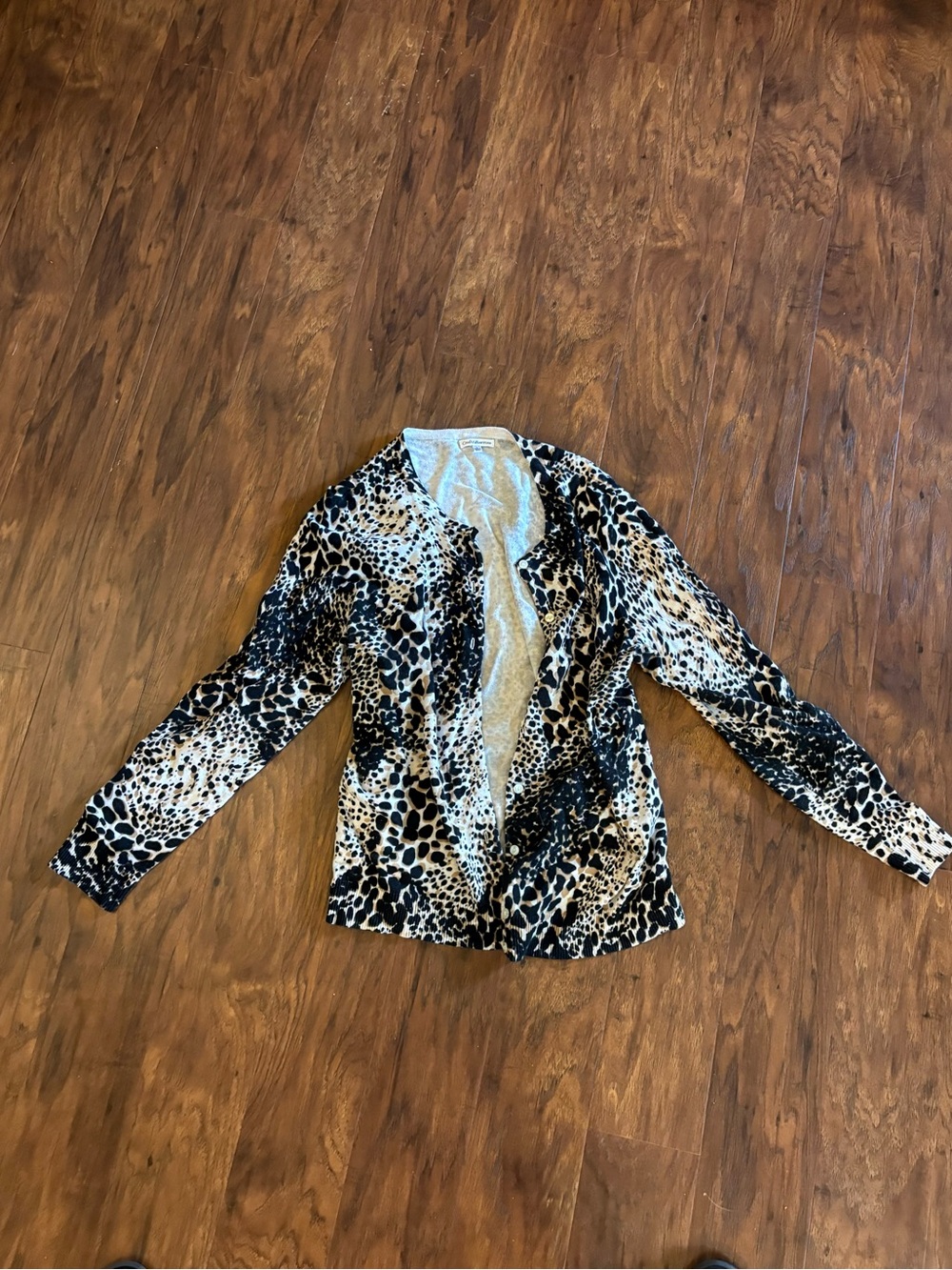 Women’s button up sweater/cardigan
